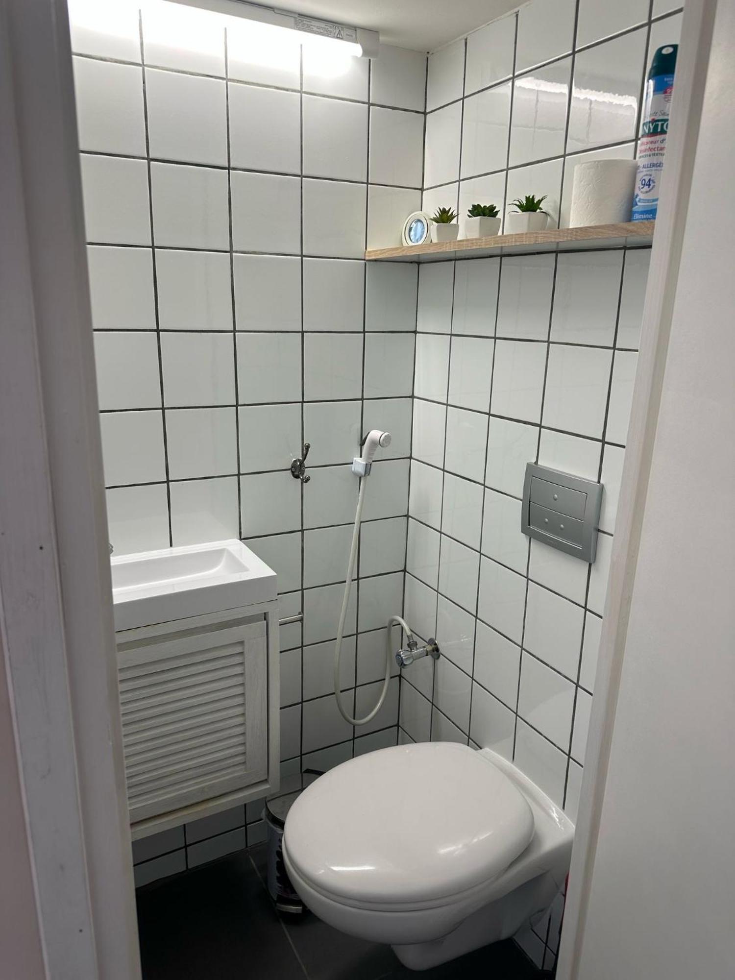 Studio Calme Et Agreable Avec Acces Jardin Partage Le Bar-sur-Loup المظهر الخارجي الصورة