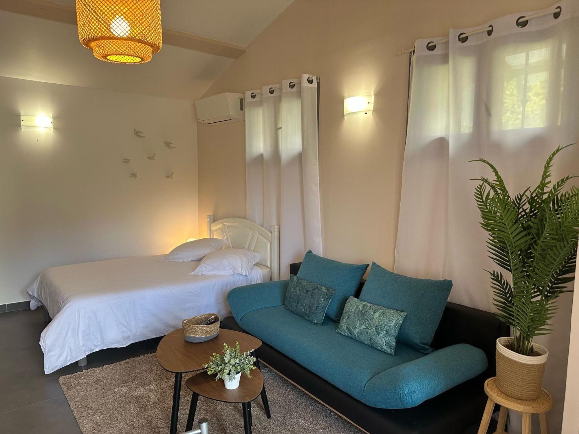Studio Calme Et Agreable Avec Acces Jardin Partage Le Bar-sur-Loup المظهر الخارجي الصورة